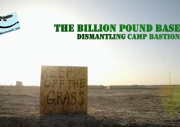 پایگاه یک میلیارد پوندی: پرده برداری از اردوگاه باستیون (۲۰۱۴)